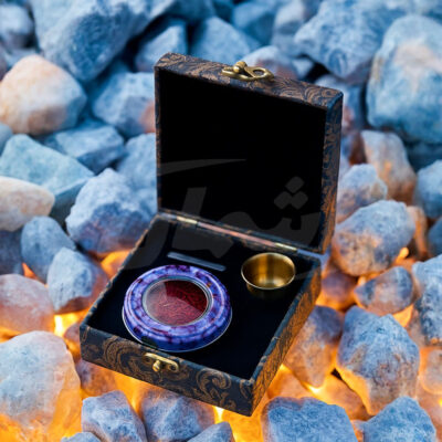 زعفران اصل ممتاز ۱ گرم – جعبه کادویی به همراه ظرف خاتم‌|اشمان